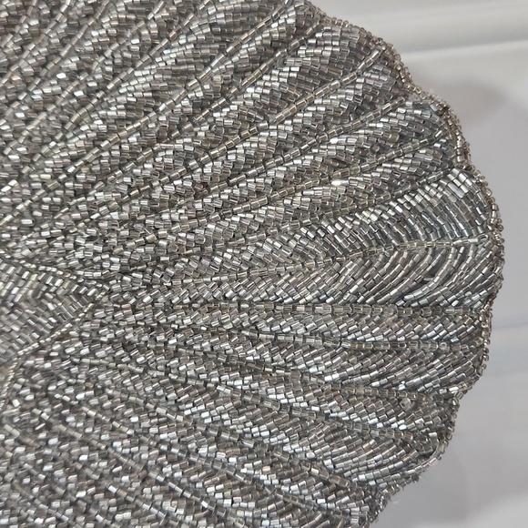 🔹️Beaded Silver Shell-Shaped Evening Made in India Bag - Picture 5 of 8